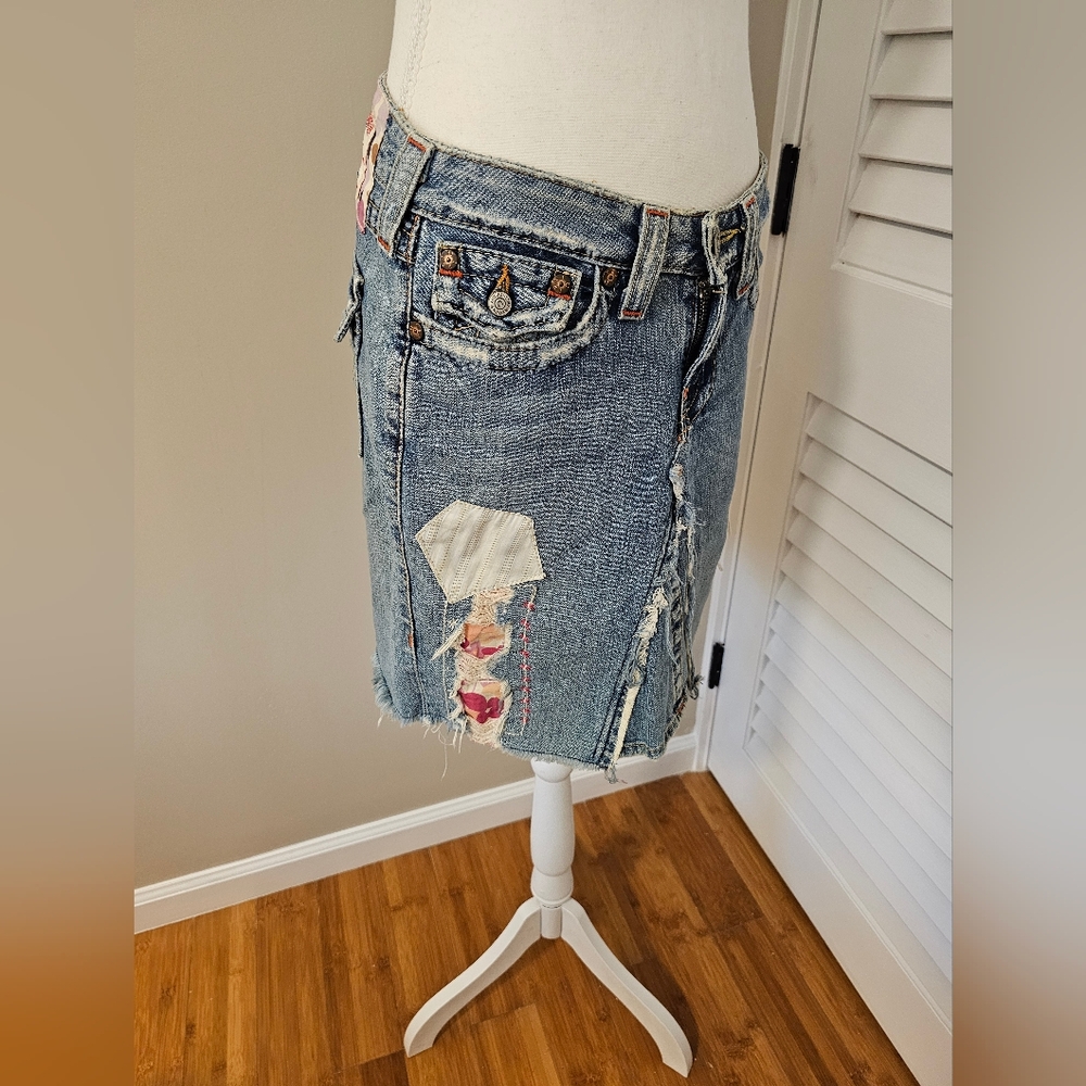 TRUE RELIGION WOODSTOCK DENIM SKIRT – SIZE 28 | RARE VINTAGE Y2K BOHO - Picture 3 of 8